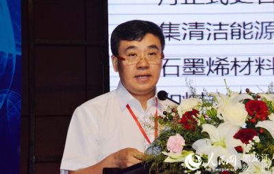 宝泰隆公司总裁马庆推介石墨烯产业化重点项目
